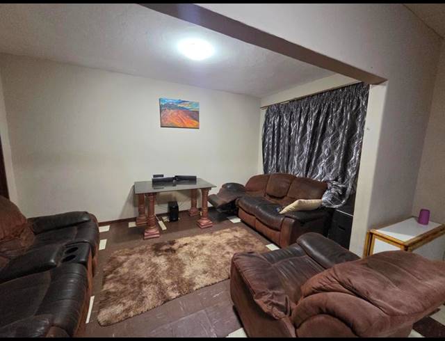 3 BEDROOM PROPERTY TO RENT IN LAUDIUM